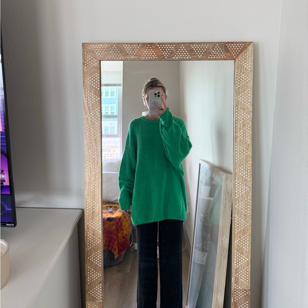 Vibrant Green Women's Crew Neck Sweater